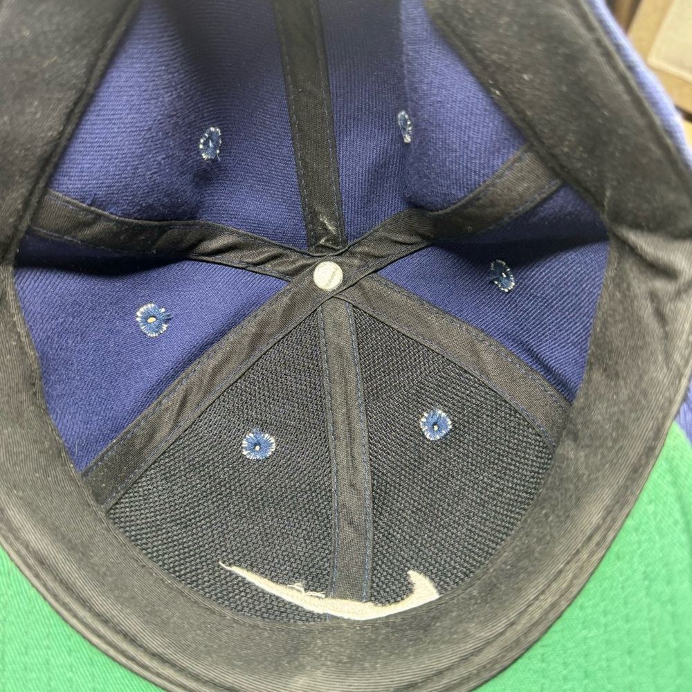 Vintage Nike with swoosh in the front and back. - Picture 4 of 5